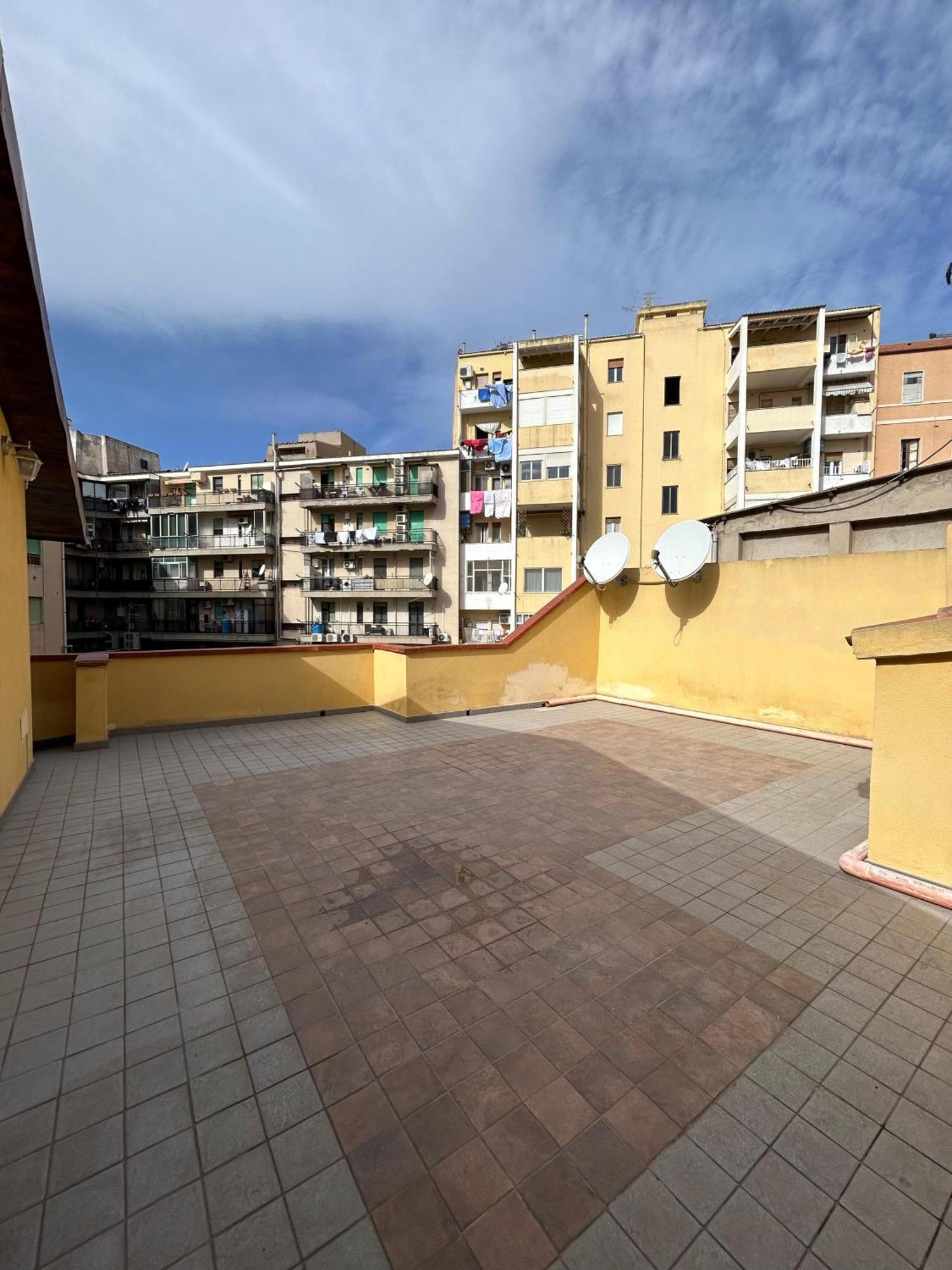 Appartamento Con Terrazzo Privato E Netflix Cagliari Exterior foto