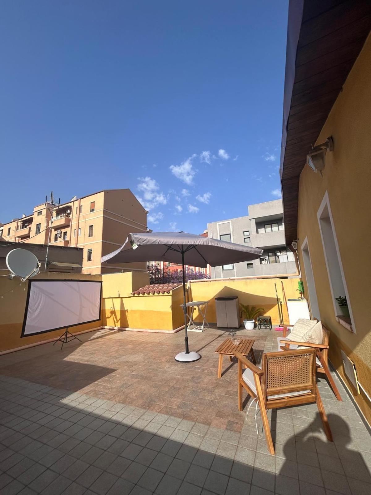 Appartamento Con Terrazzo Privato E Netflix Cagliari Exterior foto